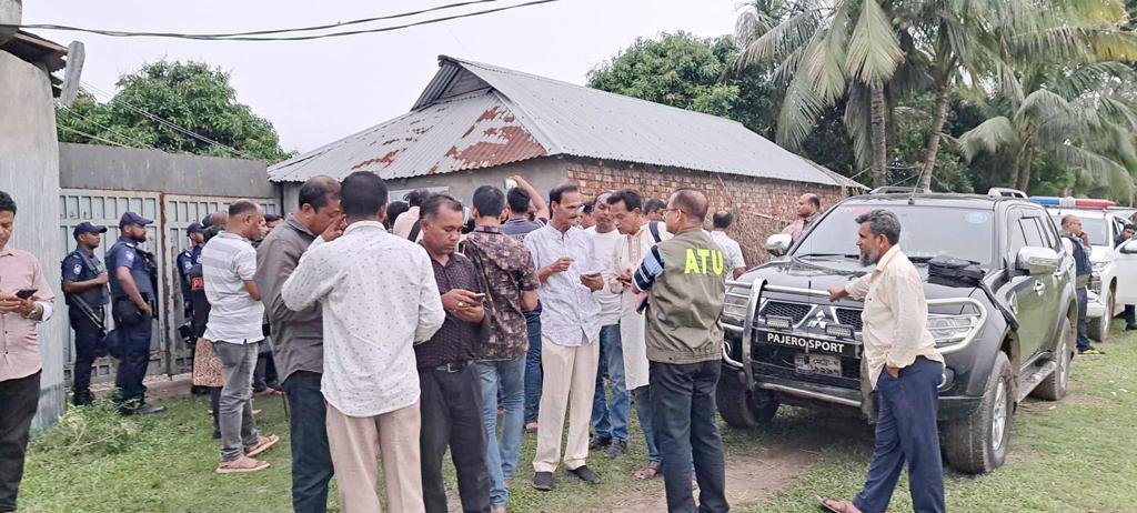 নেত্রকোনায় জঙ্গি আস্তানা সন্দেহে একটি বাড়ি ঘিরে রেখেছে পুলিশ