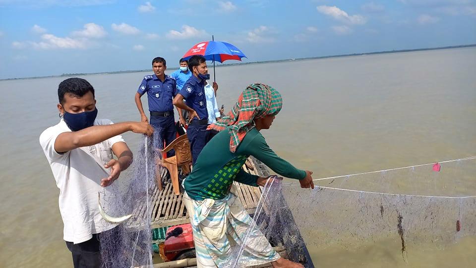 পদ্মায় ৪০ হাজার মিটার কারেন্ট জাল জব্দ