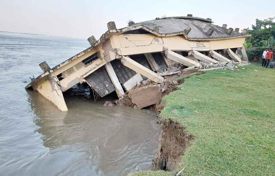 নদীতে ভেসে গেল শিক্ষার্থীদের স্বপ্ন