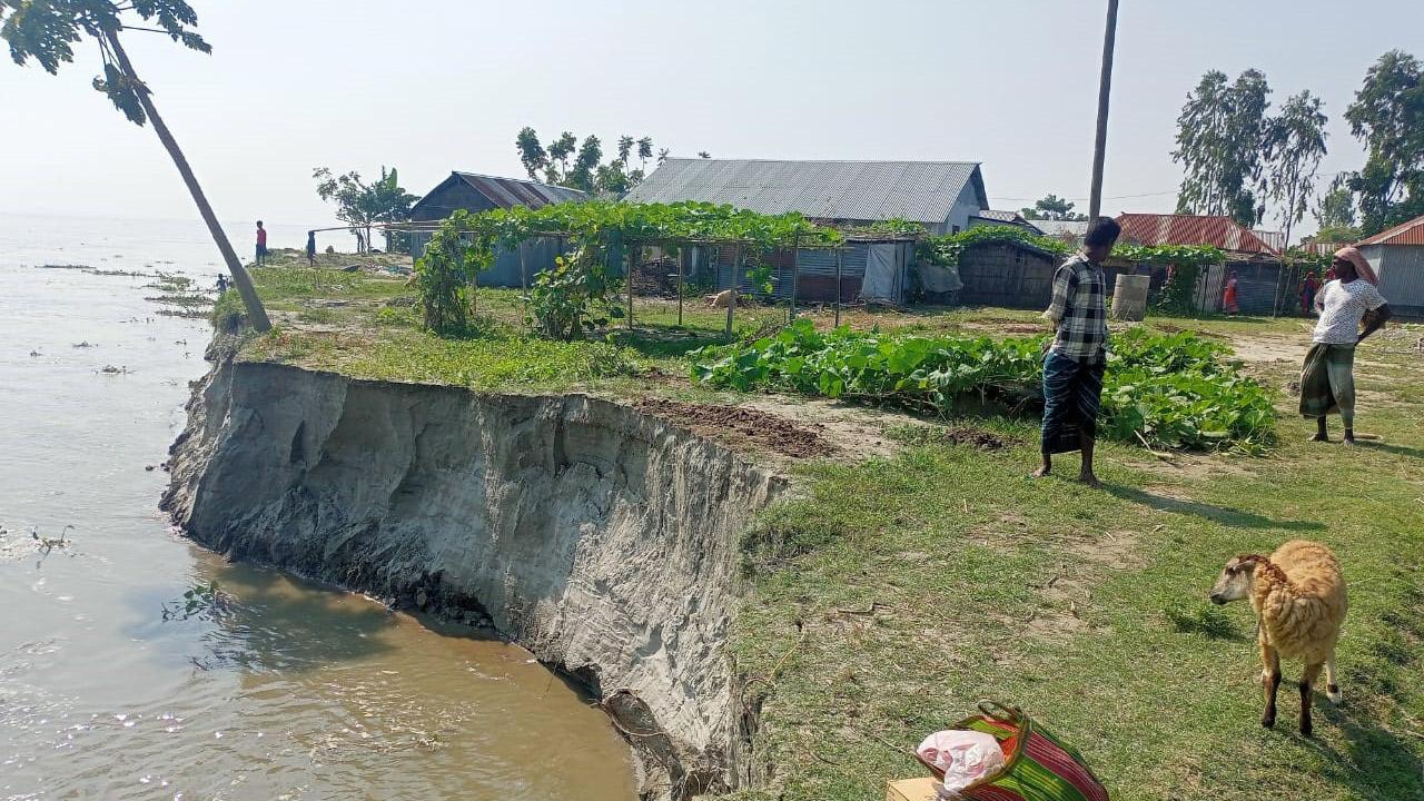 উলিপুরে ব্রহ্মপুত্রের ভাঙন নিঃস্ব ৩৫ পরিবার