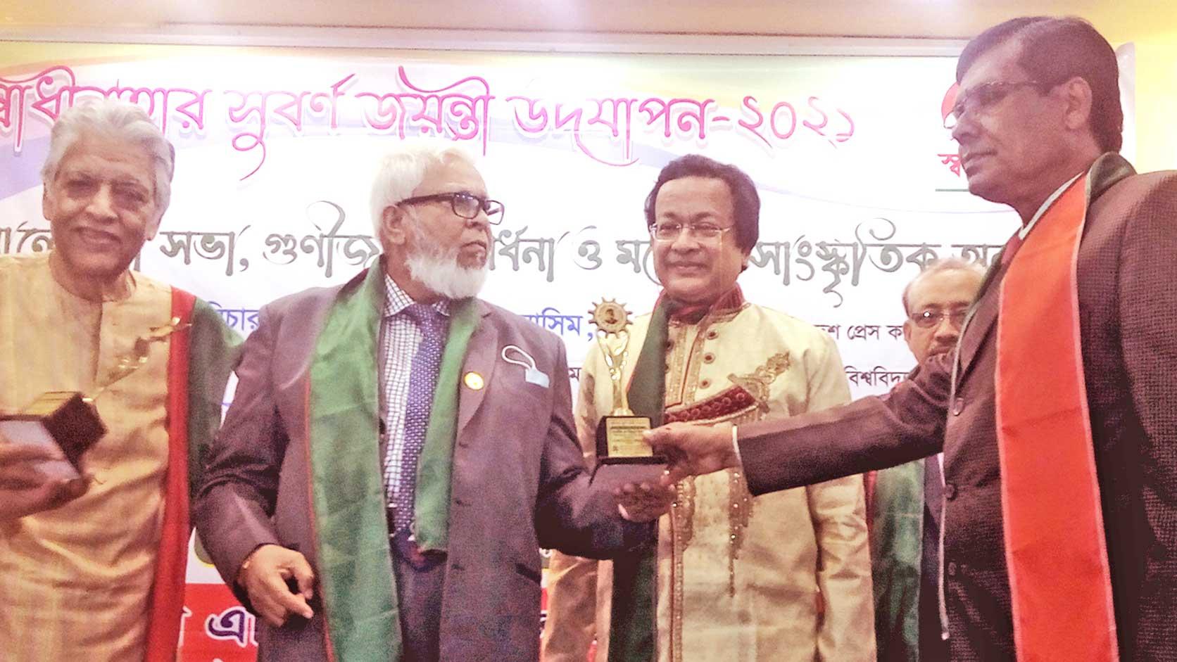 বঙ্গবীর জেনারেল ওসমানী অ্যাওয়ার্ড পেলেন মিজানুল