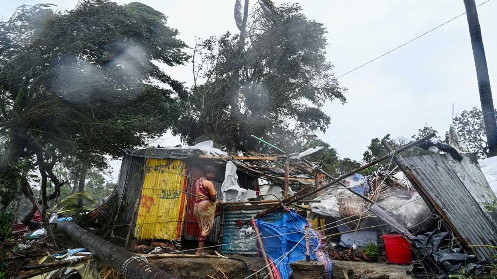 ঘূর্ণিঝড় রিমালের আঘাতে দেশে নিহত ১০, বিদ্যুৎহীন সোয়া কোটি মানুষ: এএফপি 