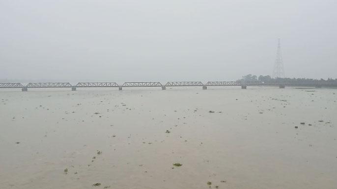 বিপৎসীমার ৪৭ সেন্টিমিটার ওপরে পানি, বন্যার আতঙ্কে তিস্তাপারের মানুষ