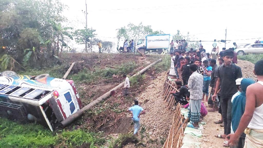 সুনামগঞ্জে একই স্থানে ৮ ঘণ্টার ব্যবধানে ফের দুর্ঘটনা, আহত ৫