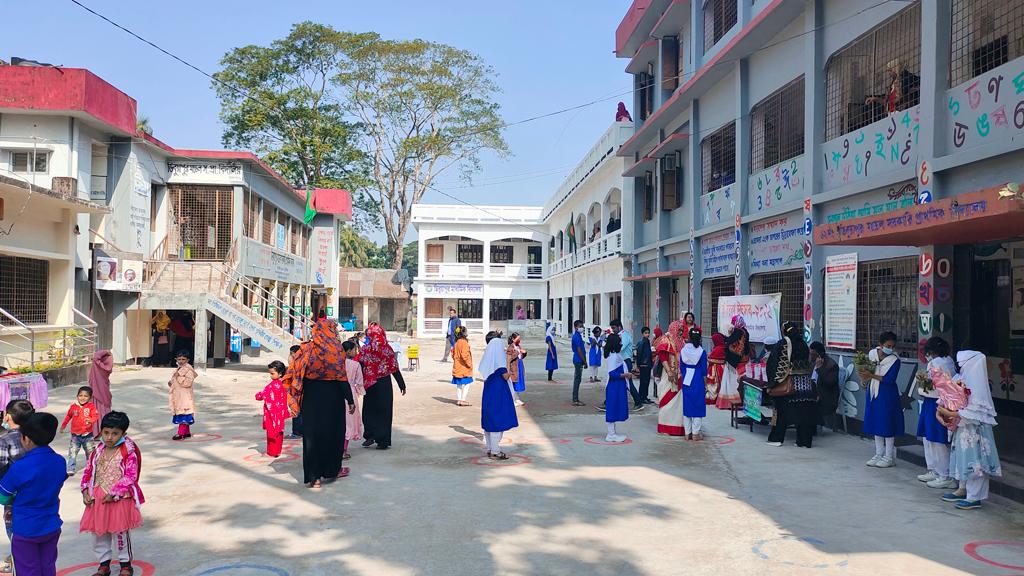 পটুয়াখালীতে ষষ্ঠ শ্রেণির শিক্ষার্থীরা বই পায়নি