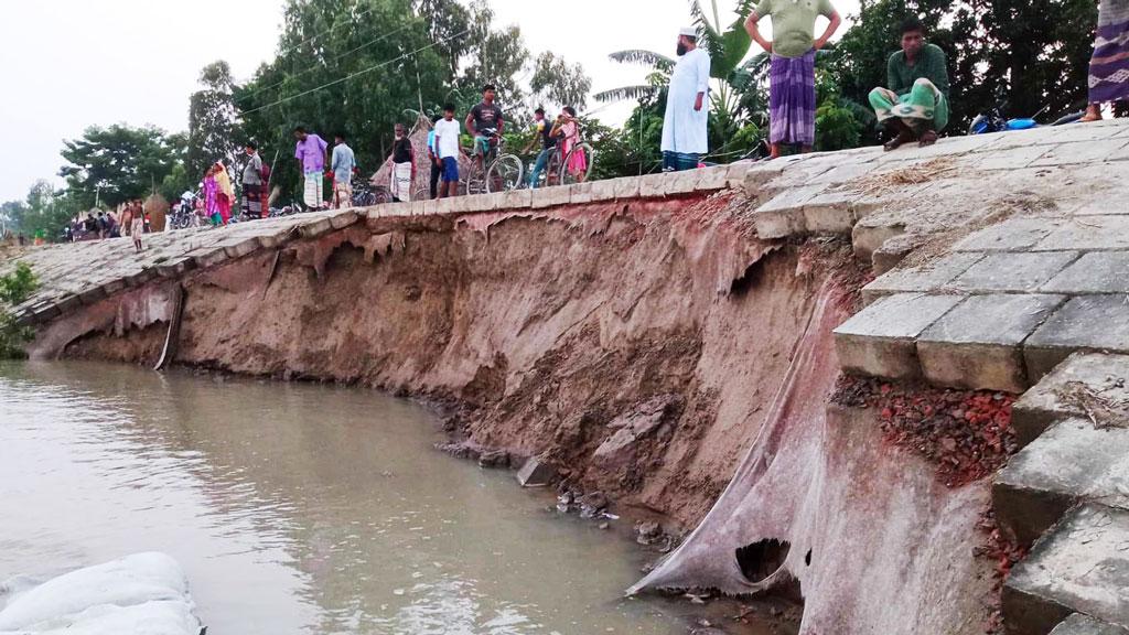 চিলমারীতে ব্রহ্মপুত্রের ডান তীর রক্ষার বাঁধে ধস