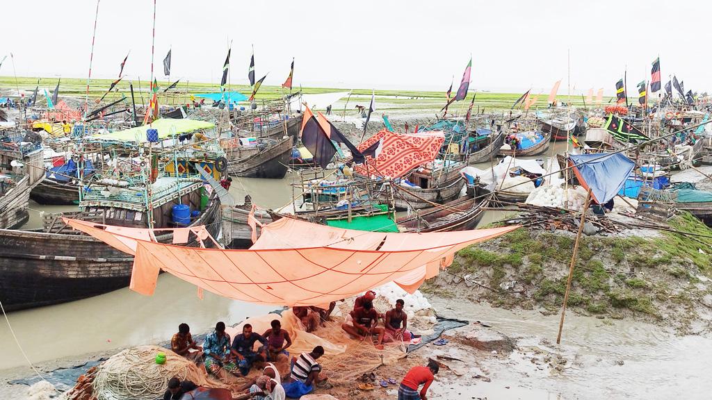 জ্বালানি তেলের মূল্যবৃদ্ধির ধাক্কা মাছ শিকারে