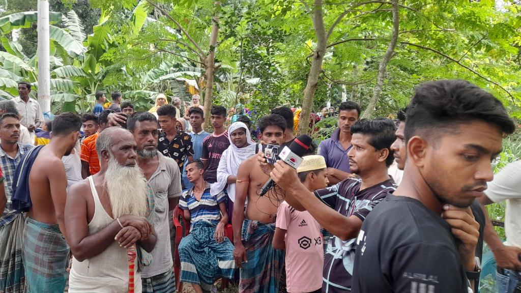 রাতে স্ত্রীকে গলা কেটে ‘হত্যার চেষ্টা’, সকালে মিলল স্বামীর ঝুলন্ত মরদেহ