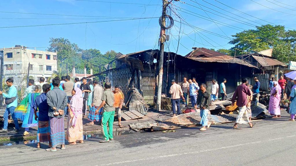 রাঙামাটিতে অগ্নিকাণ্ডে পুড়ল ১২ দোকান