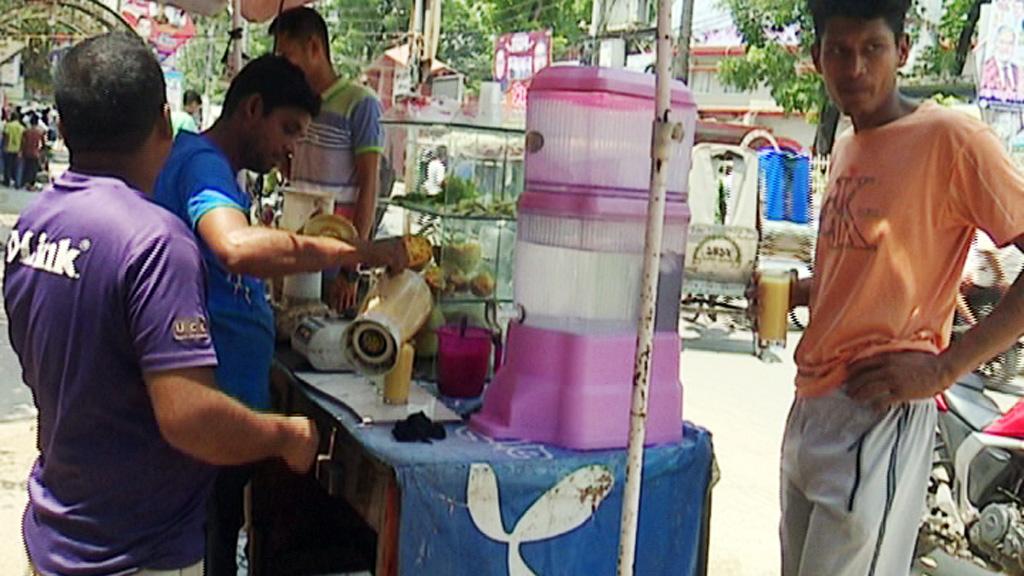 বিশেষ প্রয়োজন ছাড়া বাইরে বের না হওয়ার পরামর্শ খুলনার ডিসির