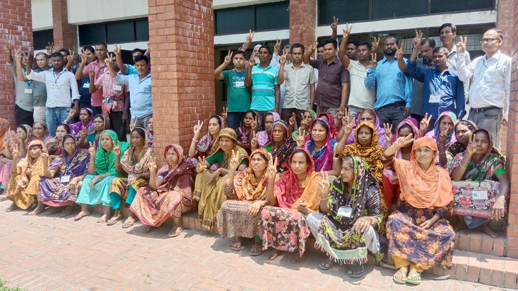 ৭ বছরের বকেয়া বেতনভাতাসহ চাকরি পেলেন প্রশিকার ৪২০ কর্মী