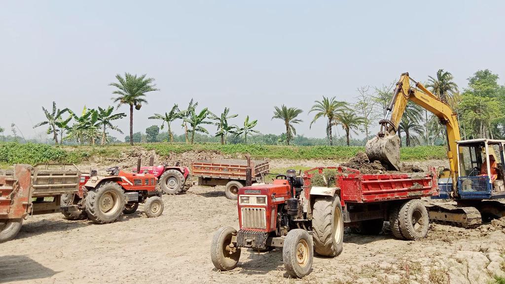 কোটচাঁদপুরে মাটি ব্যবসায়ীকে ১ লাখ টাকা জরিমানা