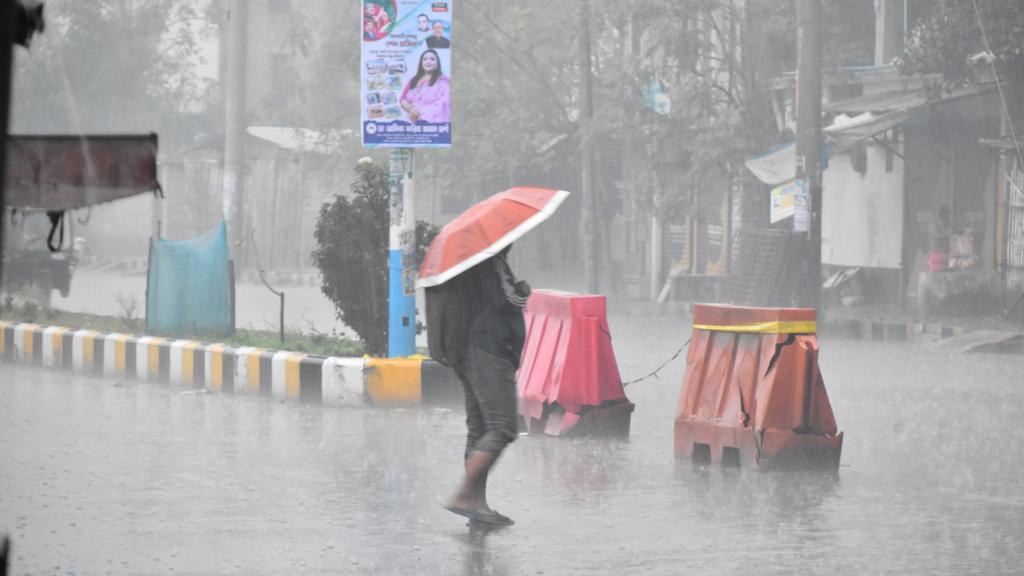 আজ ৪ বিভাগে বজ্রবৃষ্টির আভাস