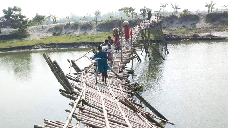 বারোমাসিয়ার তীরের মানুষের দুঃখ বারো মাস