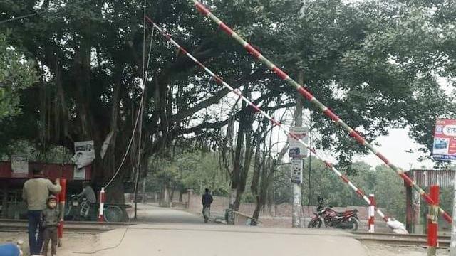 দুর্ঘটনার পর নির্মাণ হলো অস্থায়ী লেভেল ক্রসিং