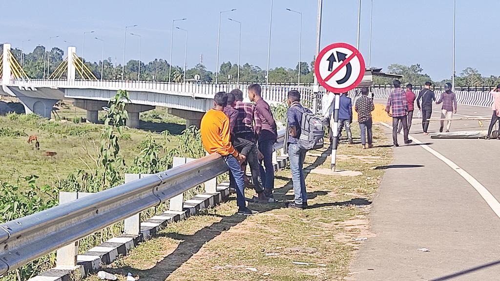 রামগড় স্থলবন্দরে সহজ হবে দুই দেশের বাণিজ্য