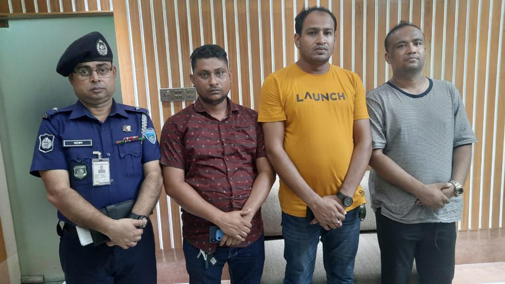 সাজেক থেকে ফেরার পথে ৩ পর্যটককে অপহরণ, পুলিশের ফোনকলে মিলল মুক্তি