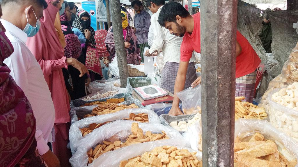 নোংরা পরিবেশে তৈরি খাবারে বাড়ছে স্বাস্থ্যঝুঁকি