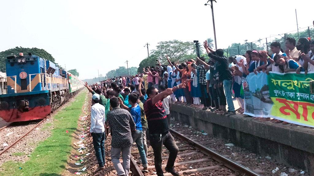 কালুখালী জংশনে সুন্দরবন ও বেনাপোল এক্সপ্রেসের যাত্রাবিরতি দাবি