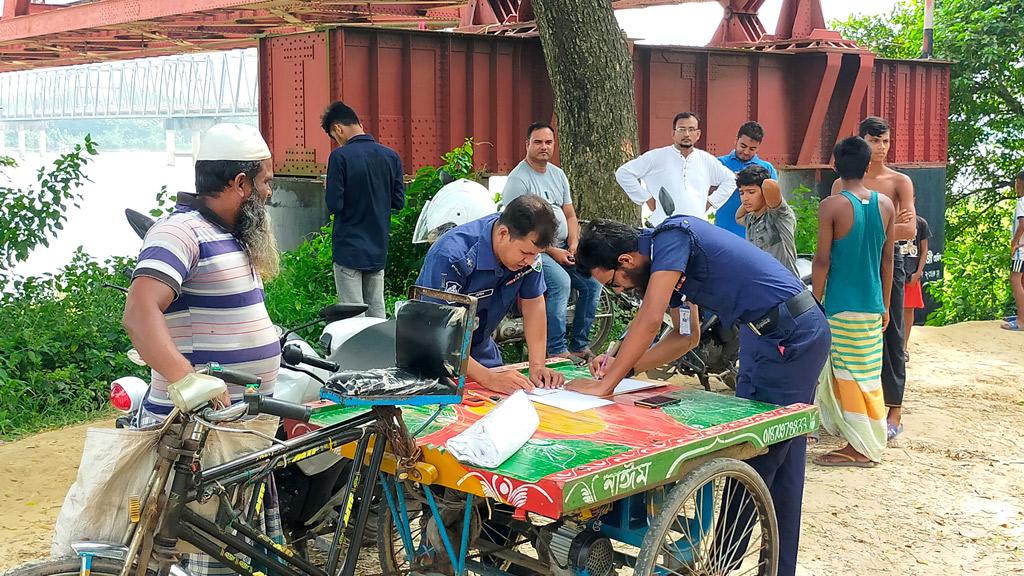 কুমারখালীতে ট্রেনে কাটা অজ্ঞাত নারীর মরদেহ উদ্ধার