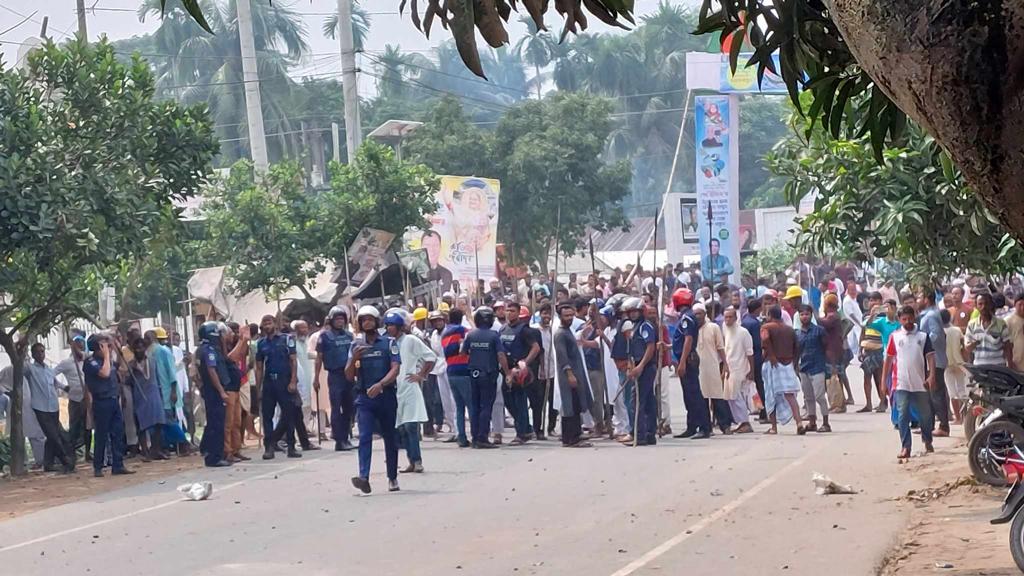 দাওয়াত না দেওয়ায় এমপি ও উপজেলা আ.লীগের সভাপতি গ্রুপের সংঘর্ষ, আহত ৪৫ 