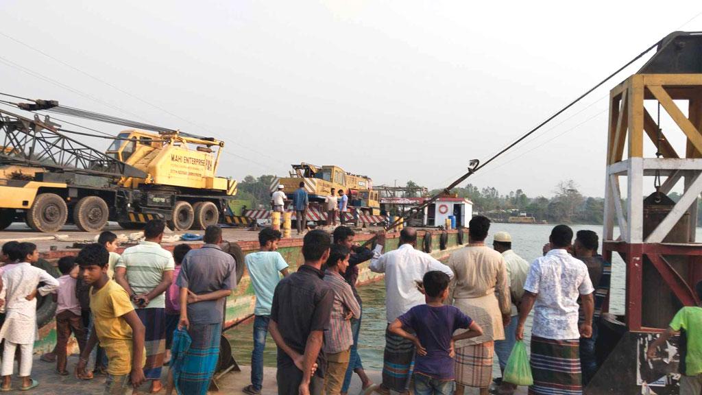 কর্ণফুলীতে ডুবে যাওয়া ক্রেন উদ্ধারে বাজ ক্রেন কাপ্তাইয়ে