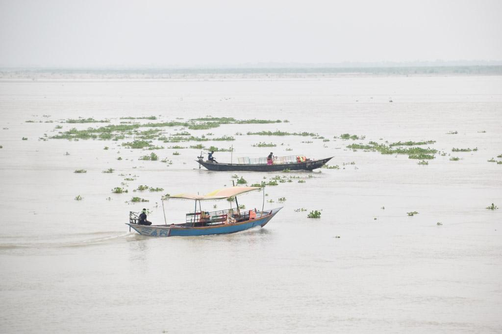 পদ্মায় জেলেদের মাছ ধরতে বাধা, গেলেন আদালতে