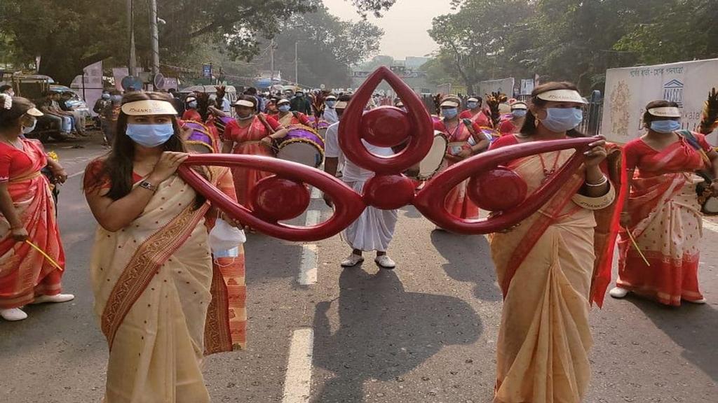 পশ্চিমবঙ্গে দুর্গাপূজার উৎসবে সরকারি ব্যয়, বিরোধীদের কটাক্ষ