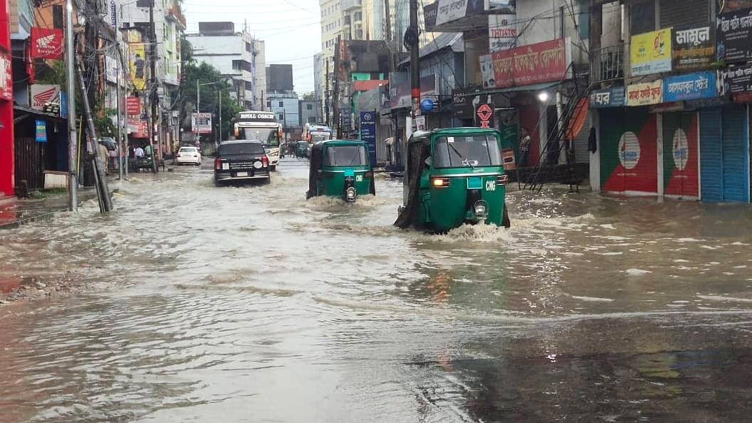 নগরীতে জলজটে ভোগান্তি