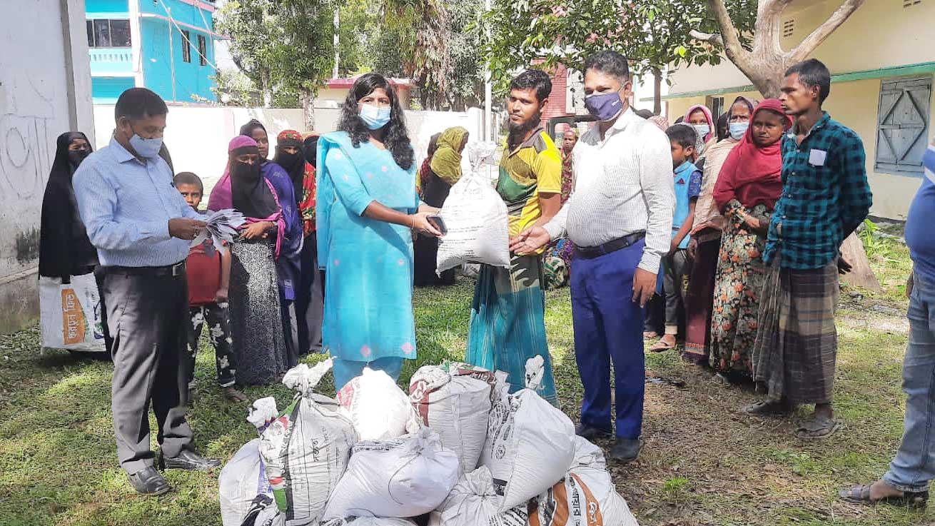 ৩৩৩ নম্বরে কল দিয়ে মিলল খাদ্যসহায়তা