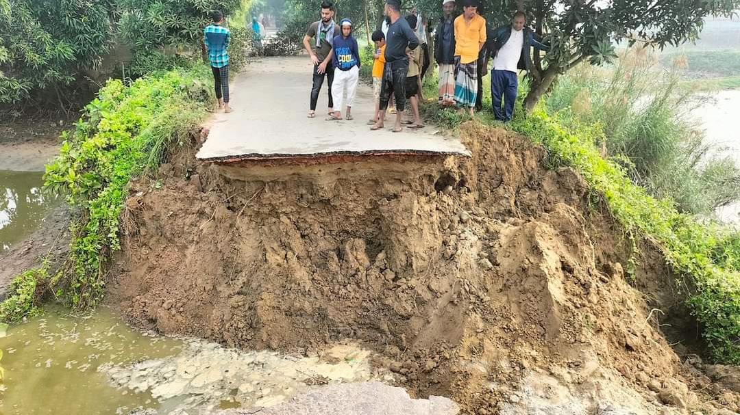 তিতাসের শিবপুর-লালপুর সড়কে ধস, জনদুর্ভোগ চরমে