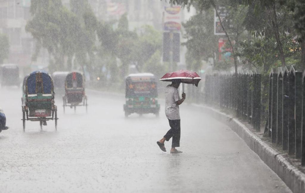 ভোরে হঠাৎ ব্যাপক বৃষ্টি, রাজধানীতে জলাবদ্ধতা