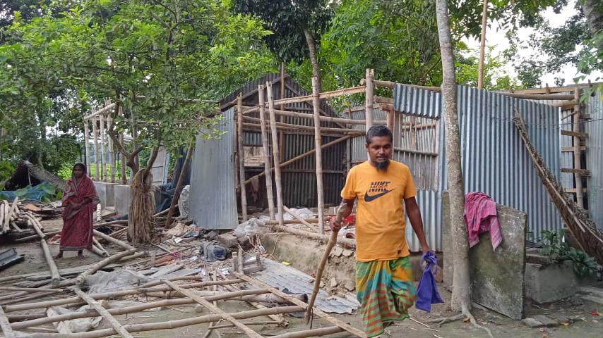 নাবালক ছেলের বিয়ে মেনে নেওয়ায় বসতভিটা ছাড়তে হলো তাঁকে