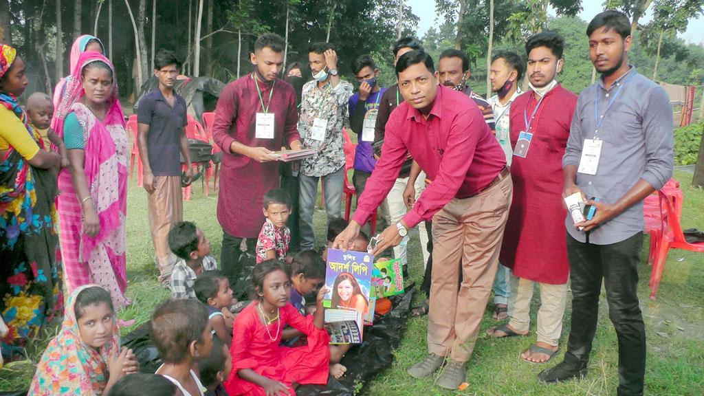 বেদেদের পাশে ‘স্বপ্নের খোঁজে ফাউন্ডেশন’