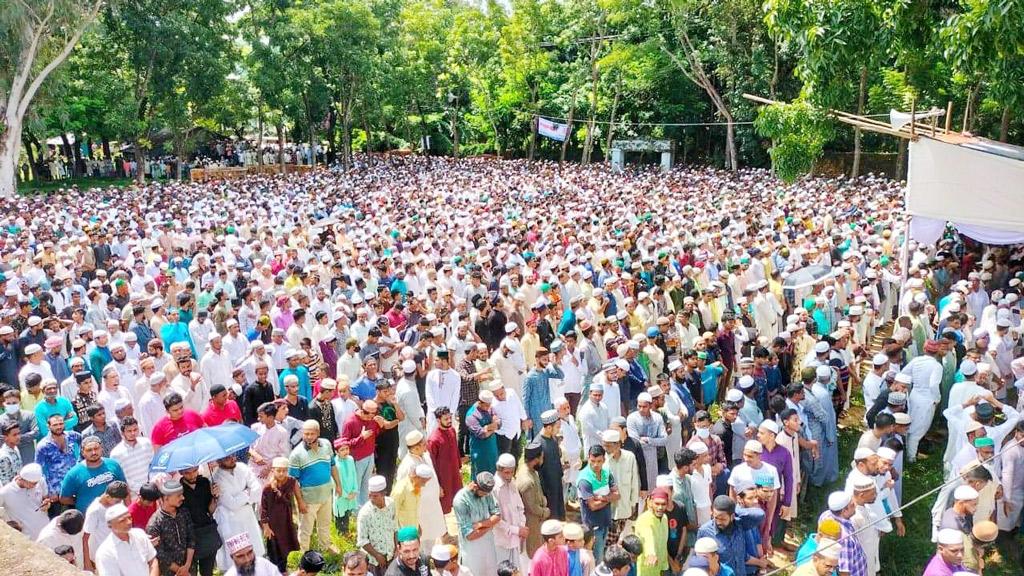 ট্রেন দুর্ঘটনায় নিহত ১১ জনের দাফন সম্পন্ন