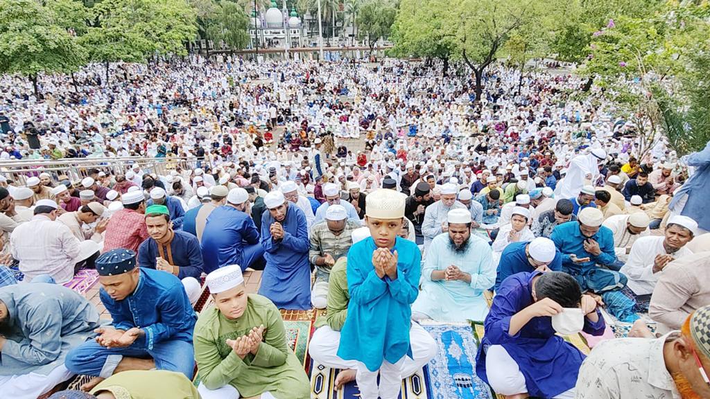 সিলেটে পবিত্র ঈদুল আজহার জামাতে লাখো মানুষের সমাগম