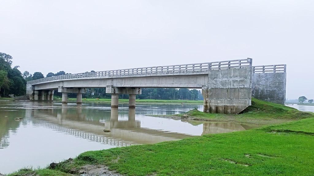 সড়কহীন সেতুর কাহিনি