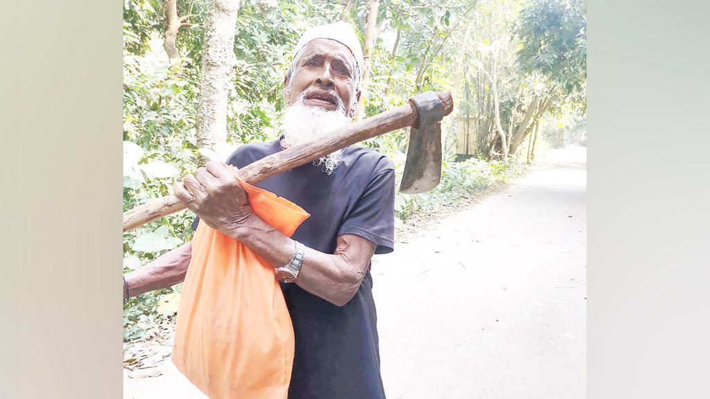 গাছ চেরাই তাঁর পেশা