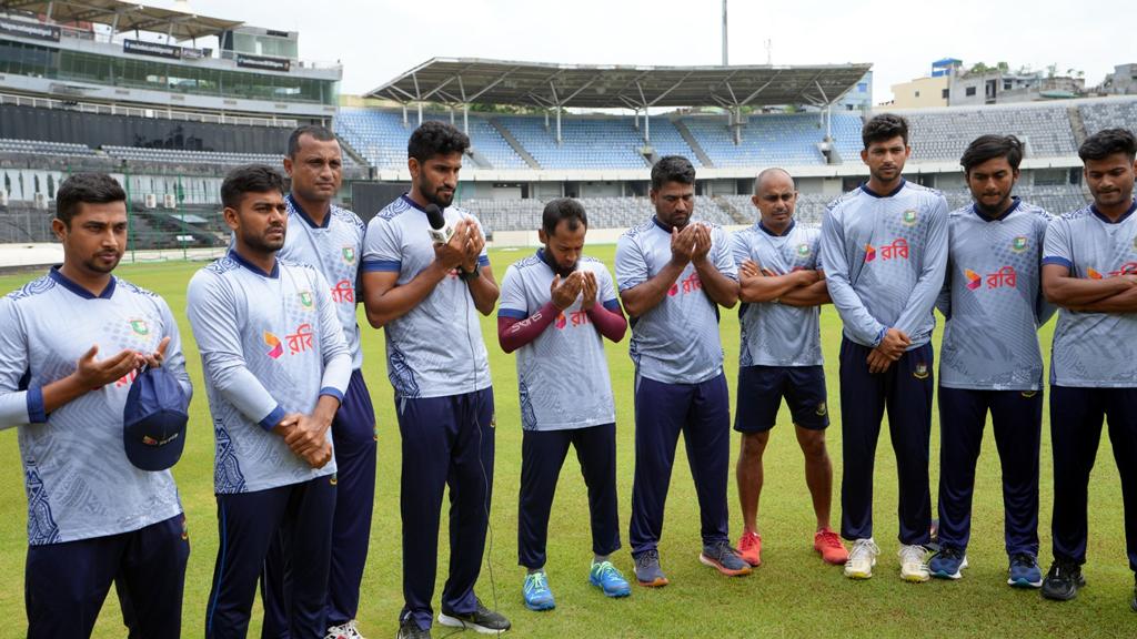 মিরপুরে হঠাৎ সেনাবাহিনী, নিহতদের জন্য মুশফিকদের দোয়া