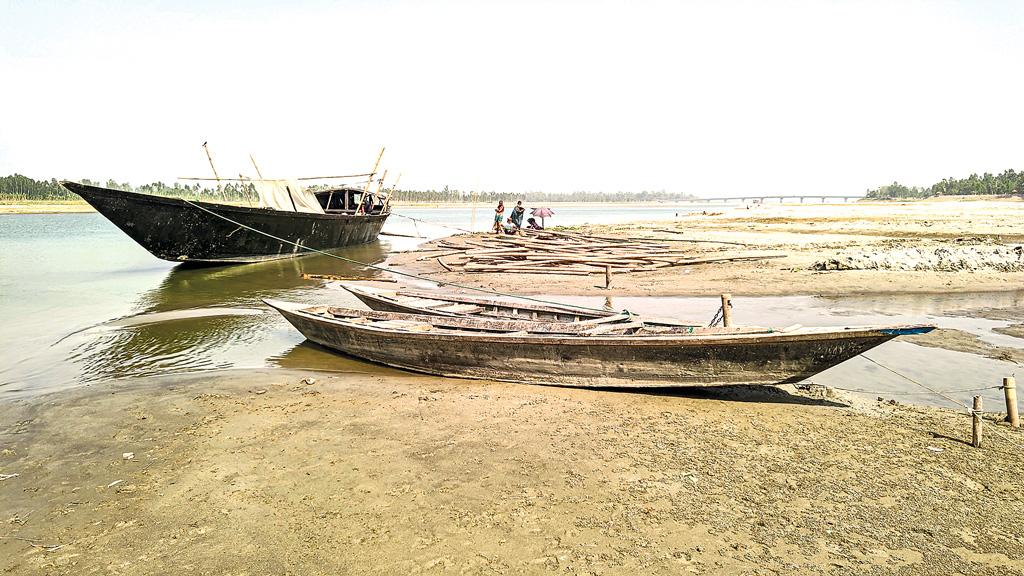 পলিতে ভরছে ধরলা-তিস্তা-দুধকুমার