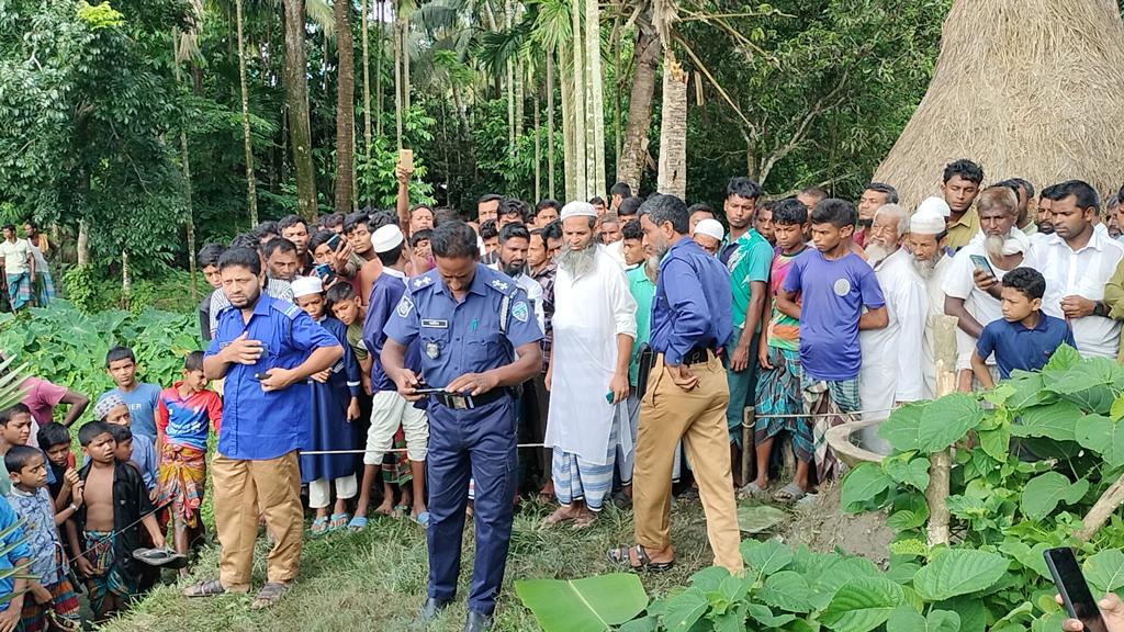 সুবর্ণচরে বাড়ির সামনে থেকে বৃদ্ধের গলাকাটা মরদেহ উদ্ধার