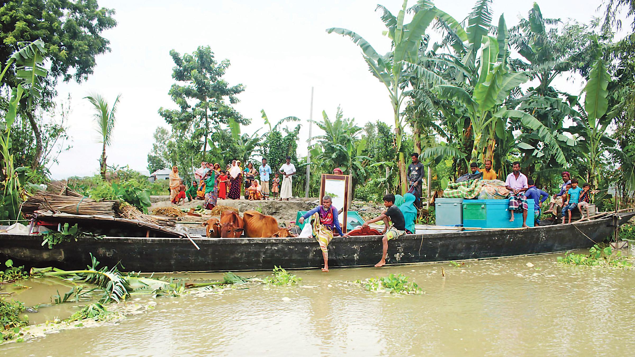 নদীর পেটে যাচ্ছে কৃষকের স্বপ্ন