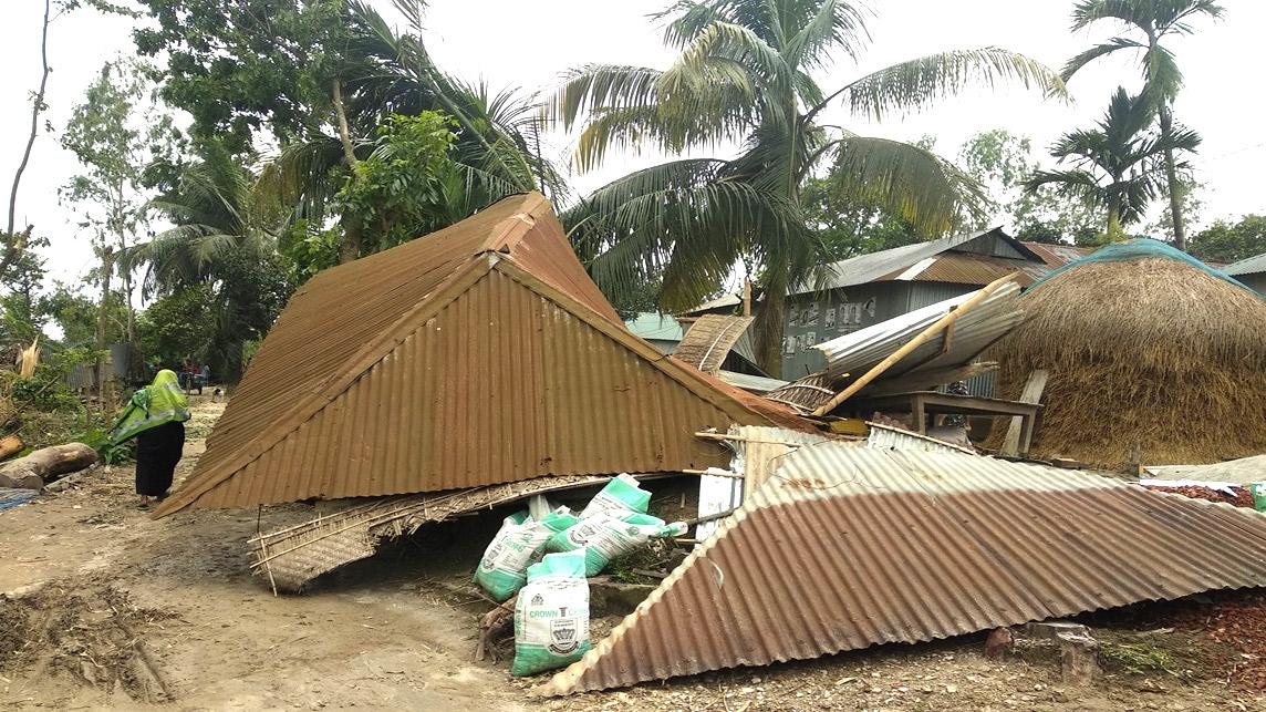 রৌমারীতে ঝড়ের আঘাতে নিহত ১, আহত ১০ জন