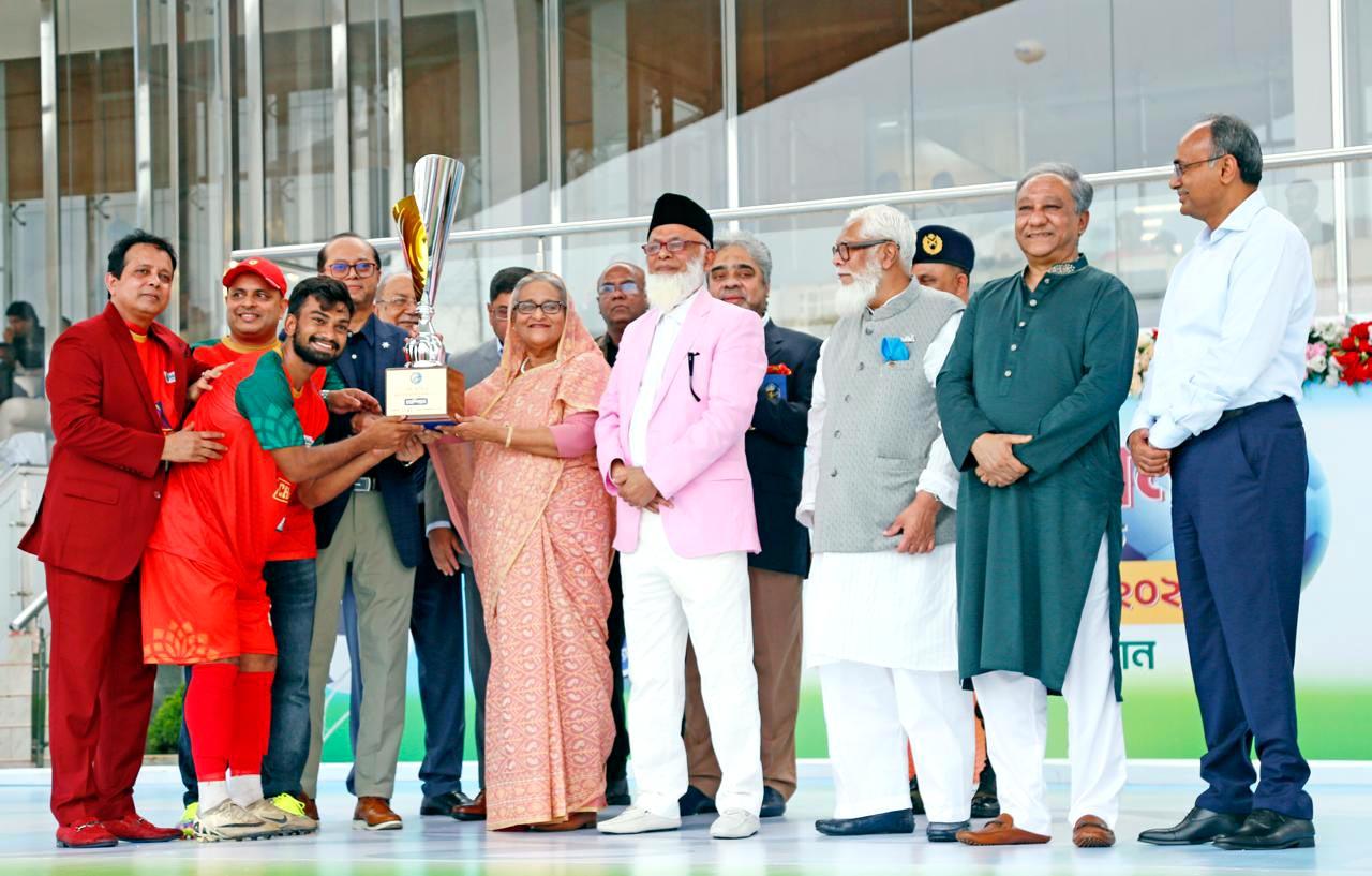 শেখ হাসিনা আন্তব্যাংক ফুটবল টুর্নামেন্টে চ্যাম্পিয়ন ইসলামী ব্যাংক