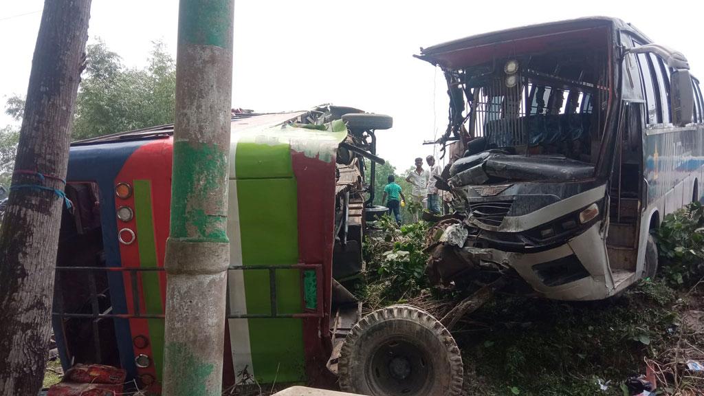 মধুপুরে যাত্রীবাহী বাসের মুখোমুখি সংঘর্ষে চালক নিহত