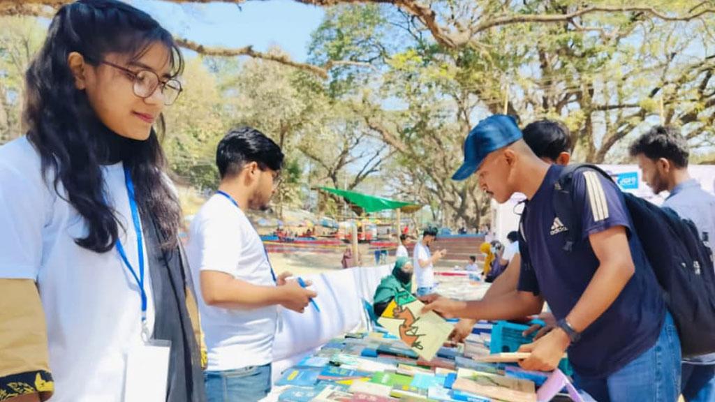 চট্টগ্রামে ব্যতিক্রমী ‘বইবন্ধু বই বিনিময় উৎসব’ 