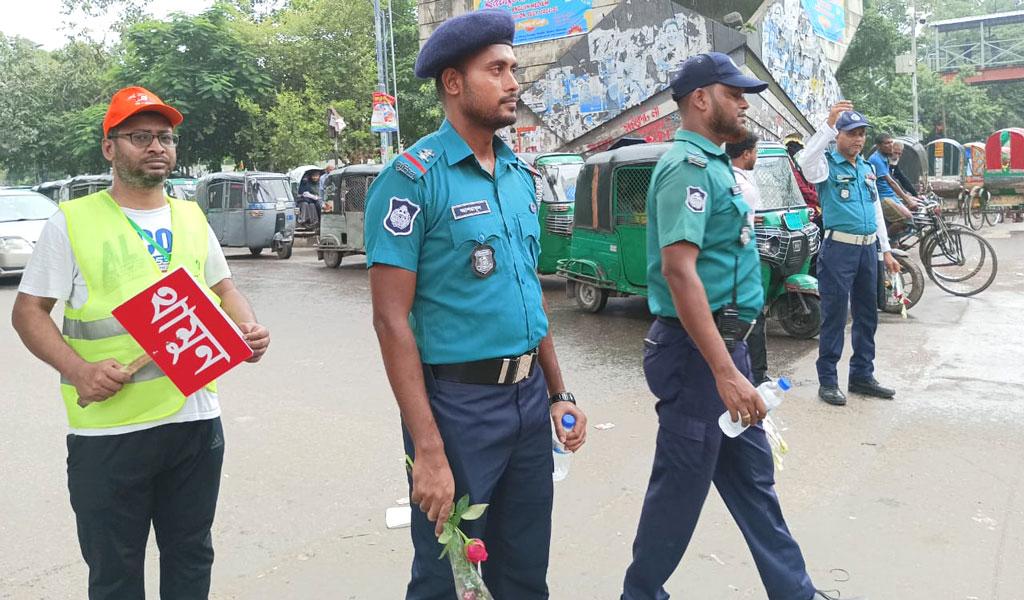 সপ্তাহের বেশি সময় পর রাজধানীতে সড়কের শৃঙ্খলায় ট্রাফিক পুলিশ