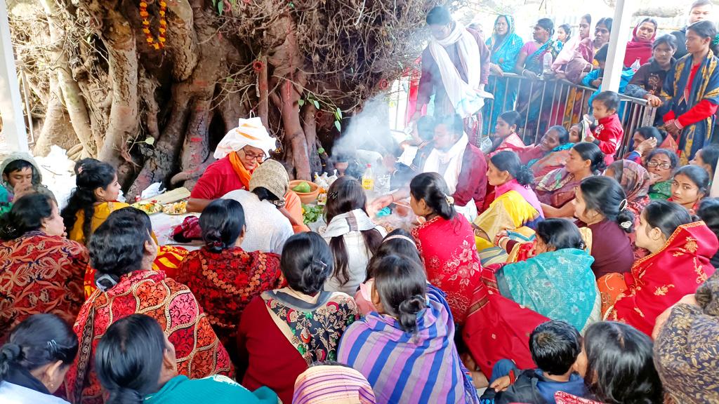 ঘিওরের ঐতিহ্যবাহী ‘সম্প্রীতির উৎসবে’ মানুষের ঢল