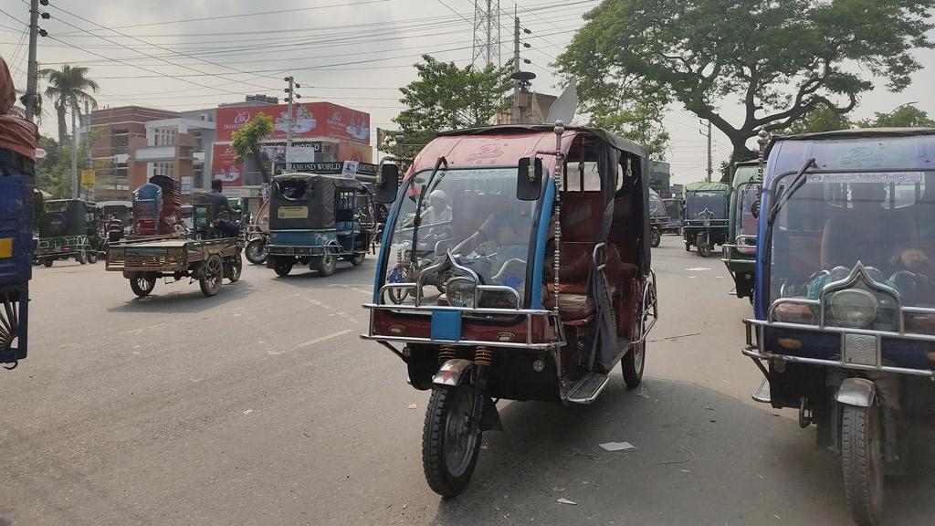 অবৈধ অটোর ছড়াছড়ি