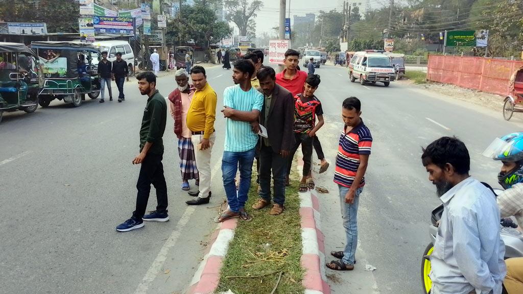 ফরিদপুরে সড়ক বিভাজকের ওপর পড়ে ছিল নবজাতকের লাশ